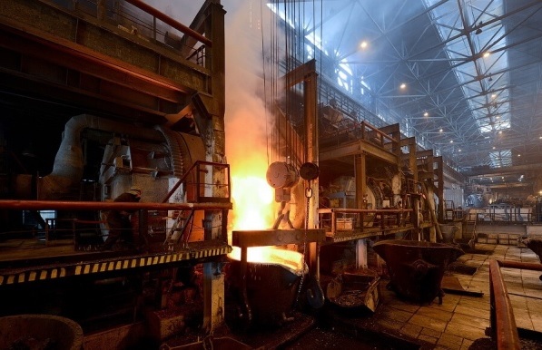 Metallurgical forge bridge crane