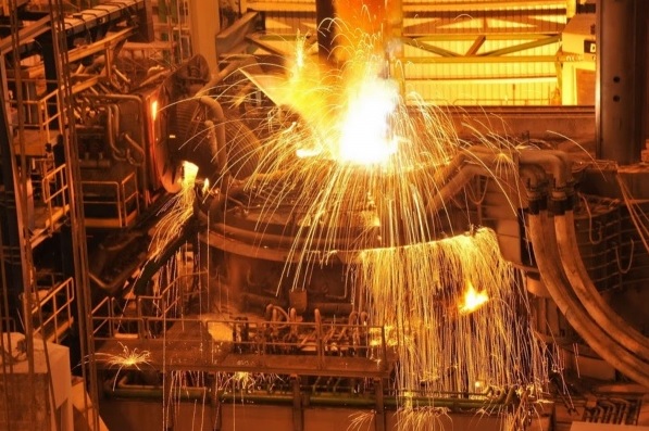 Metallurgical quenching bridge crane