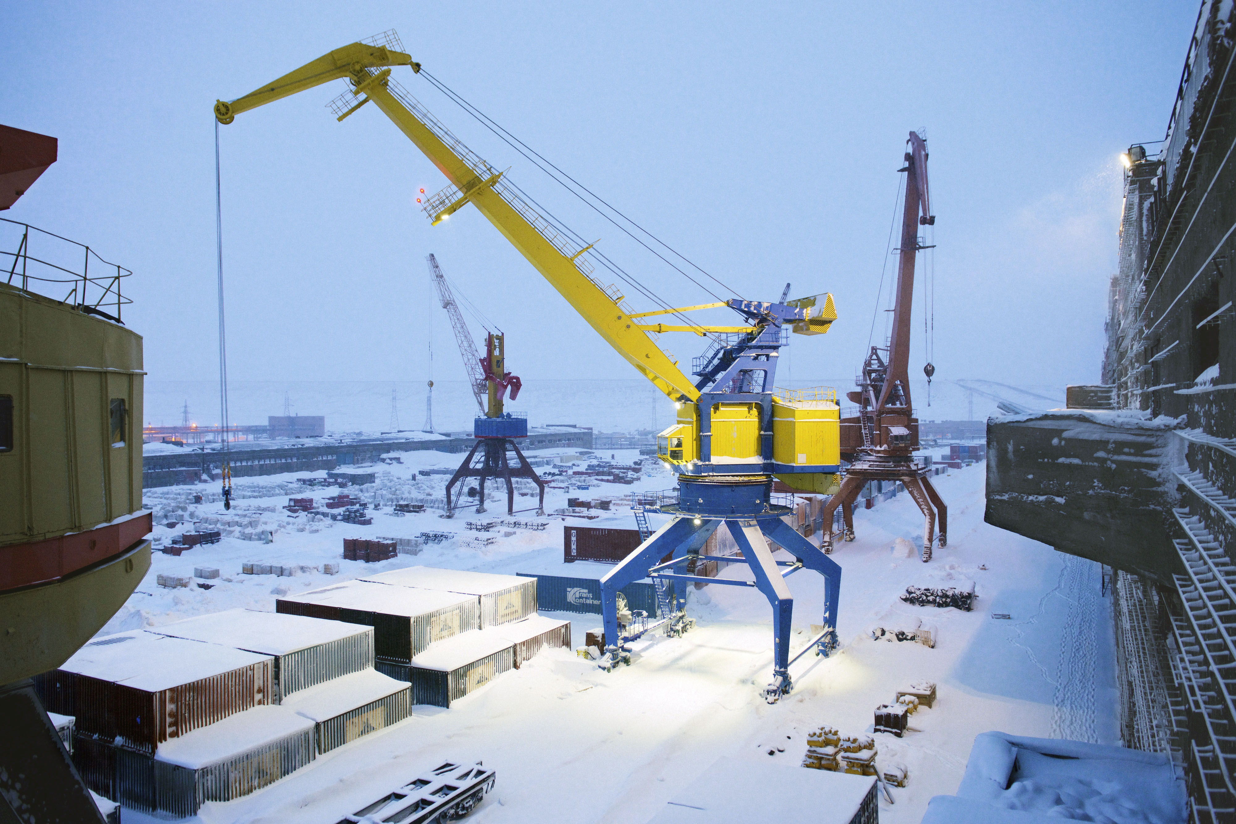 Portal loading crane Kirovetz