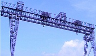 Gantry crane with two trolleys