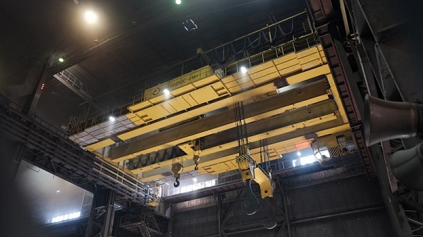 Metallurgical foundry bridge crane